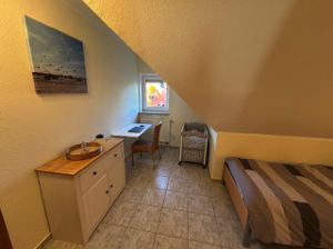 15_Zi 1.OG mit Arbeitsplatz-1_Groß (IMG_1157)